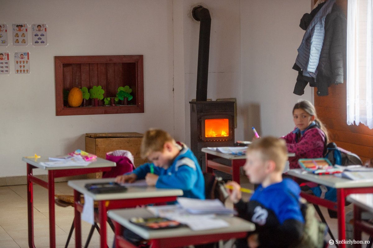 Vannak tanintézetek, ahol még szóba sem került még a digitalizáció. Van még felzárkóztatni való. Képünk illusztráció &bullet;  Fotó: Beliczay László