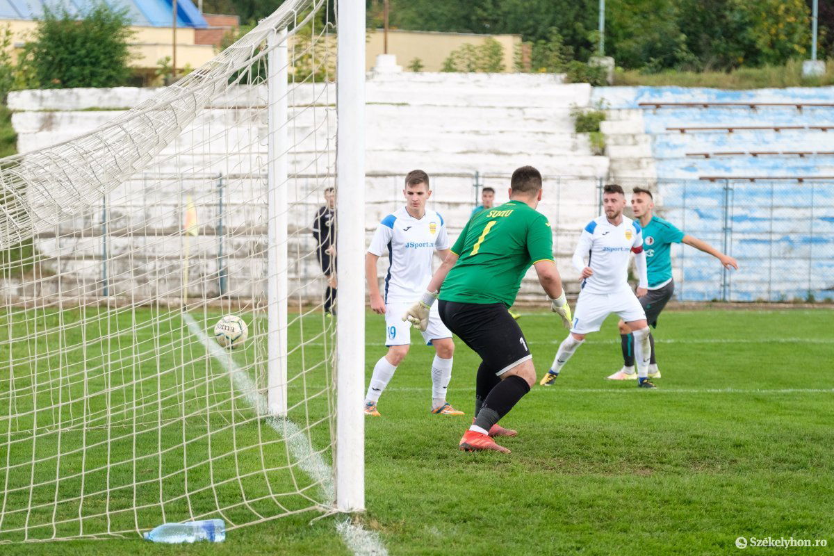 A korosztályos válogatott Suciu nagyszerűen védte Alsógáld kapuját •  Fotó: Veres Nándor