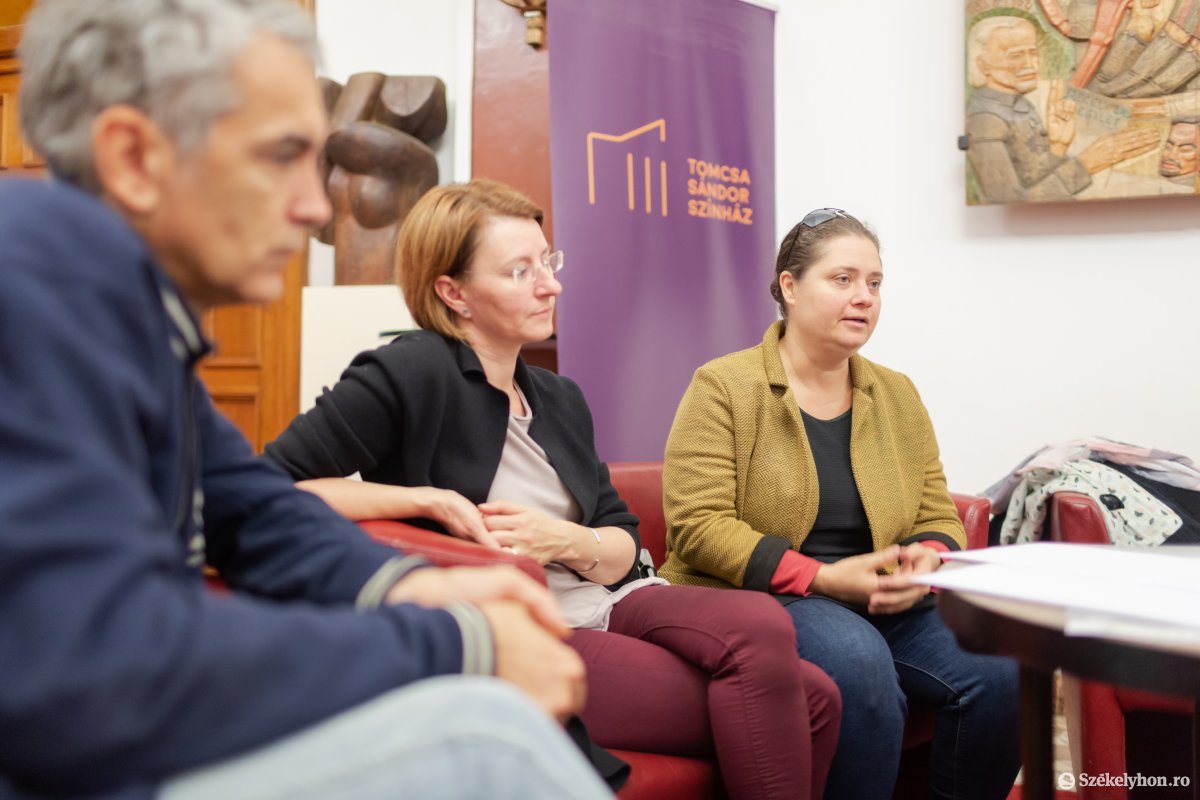 Elismerés a székelyudvarhelyi bábtársulatnak: két díjjal is jutalmazták a Béka-királykisasszonyt •  Fotó: Erdély Bálint Előd