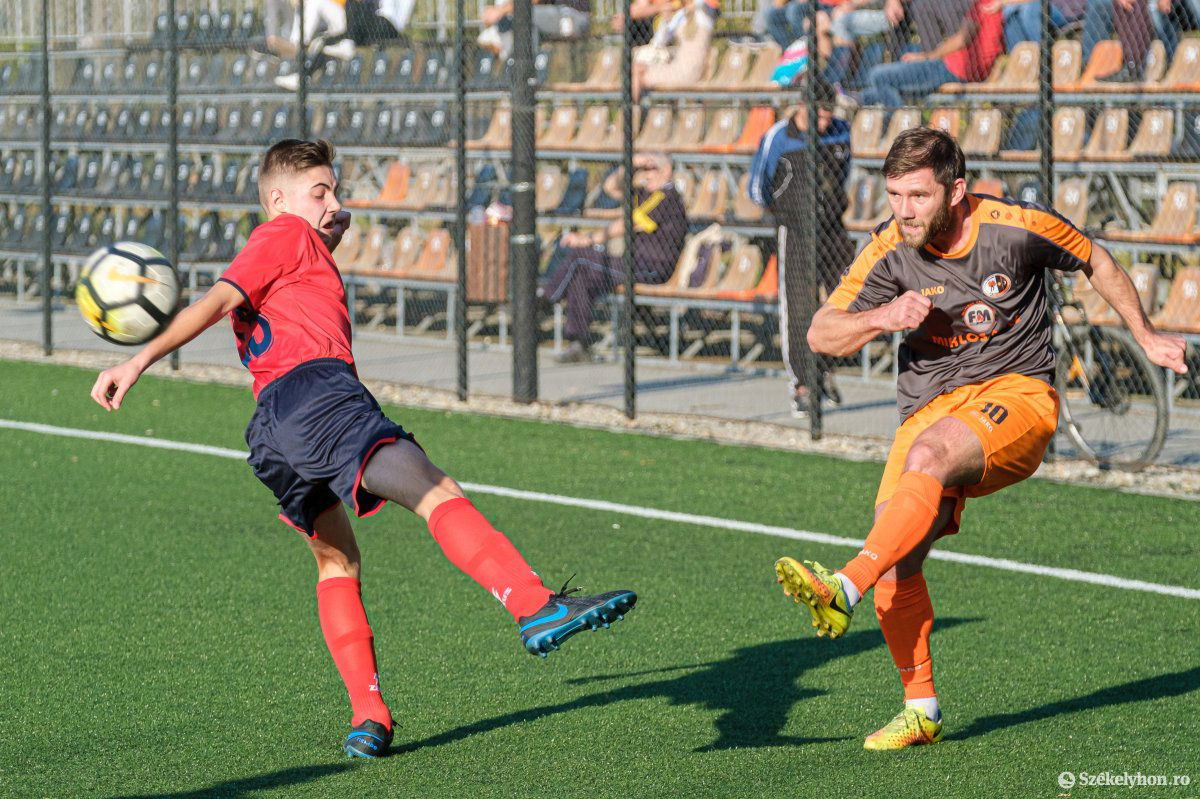 A Hargita megyei bajnokság egyik csoportját az Udvarhelyi Sporting vezeti •  Fotó: Veres Nándor