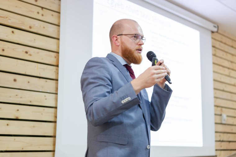 Hosszú ideig velünk maradnak a fegyveres konfliktus gazdasági hatásai – Bálint Csaba: ez a háború olyan, mint egy zsákutca