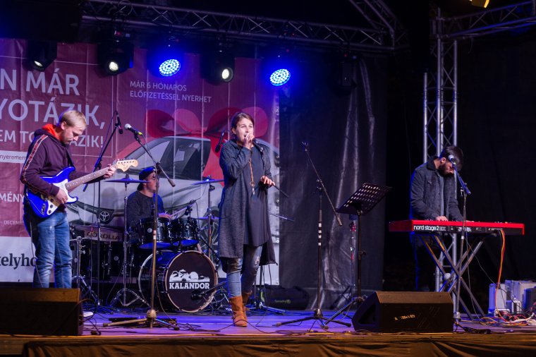 Magyarul akar zenélni a Kalandor