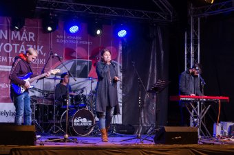 Magyarul akar zenélni a Kalandor