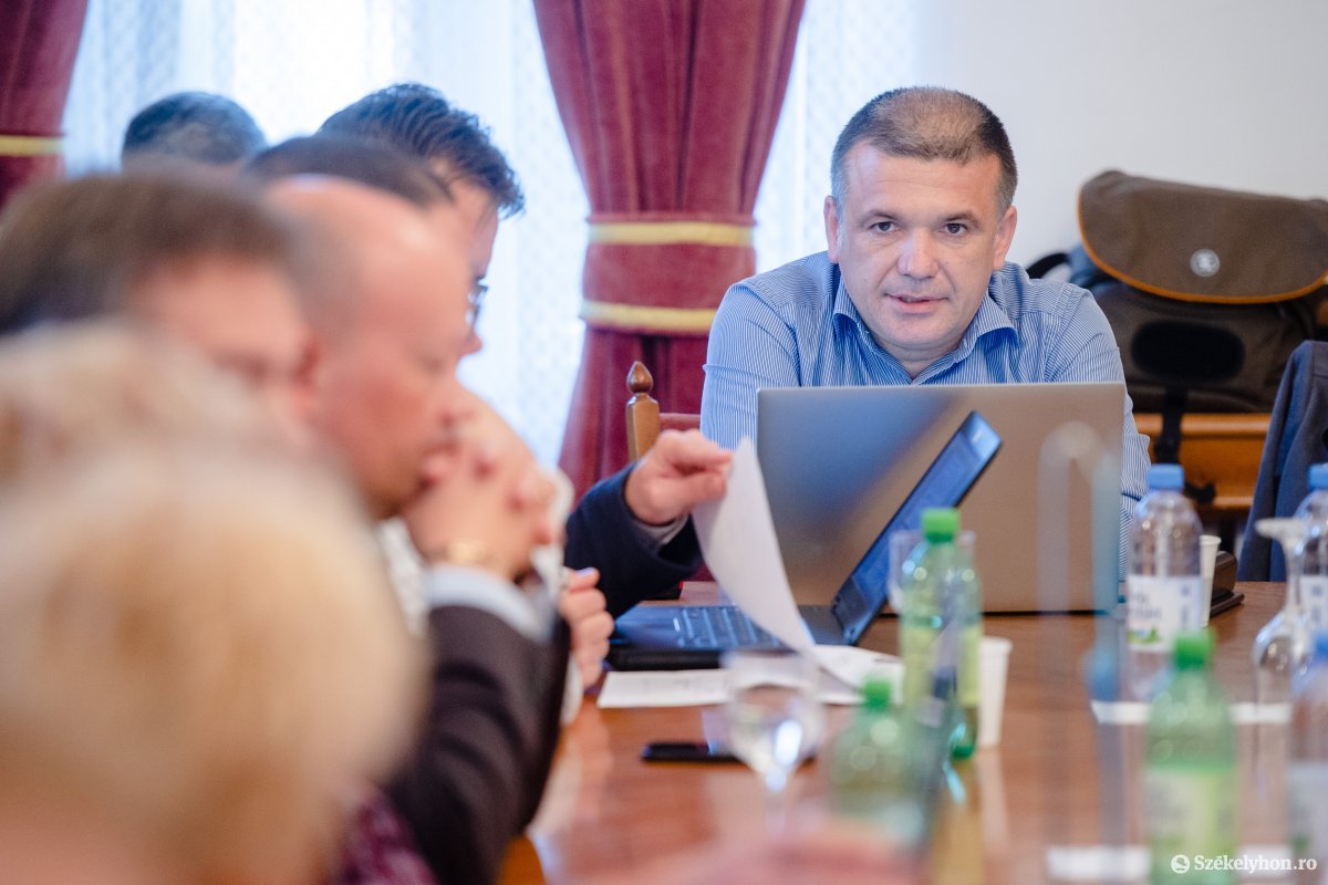 Mikéék (MPP-frakció) is támogatják a polgármestert a város számára hasznos döntésekben •  Fotó: Beliczay László
