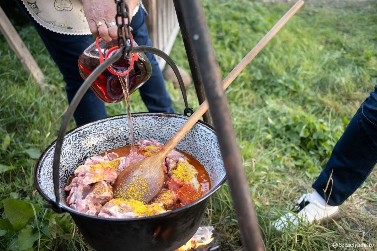 Reggeli vagy főétel a tojásos bárány? •  Fotó: Veres Nándor
