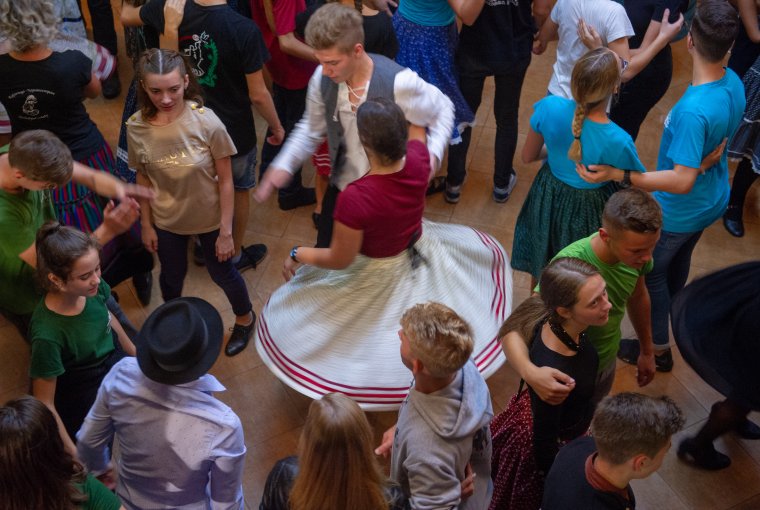 Erdélyi helyszínekkel készül dokumentumfilm a táncházmozgalomról