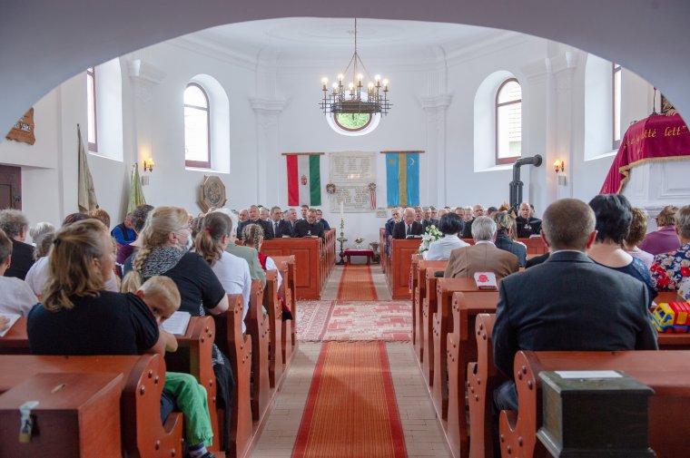 Erdély templomaiba is kezd beköszönni a taps