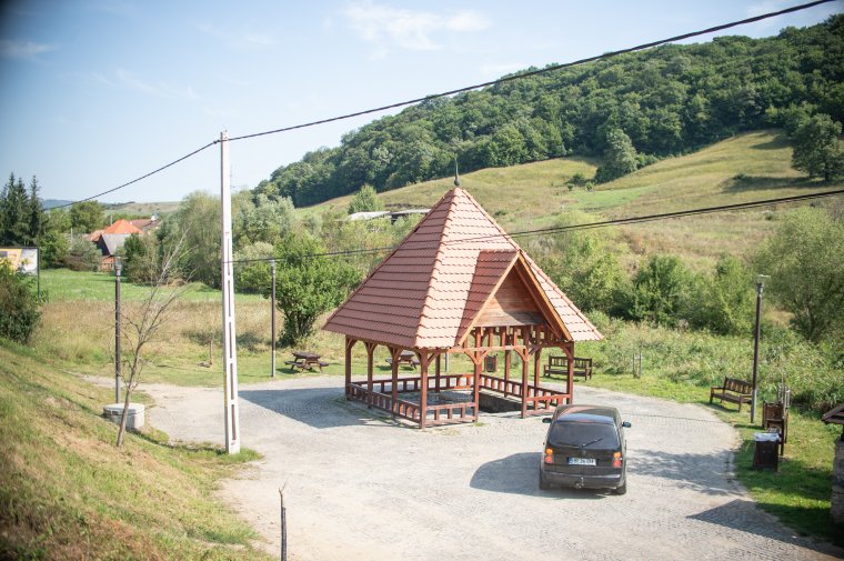 Kitermeltetnék a szejkefürdői mofettánál feltörő gyógygázt és a borvizet