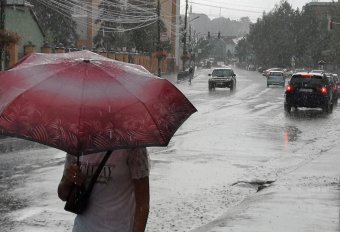 Zivatarokra figyelmeztető riasztásokat adtak ki több erdélyi megyére