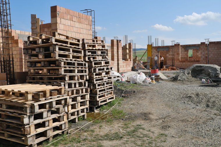 Egy évtizednyi szünet után folytatódhat az óvoda építése Bögözben