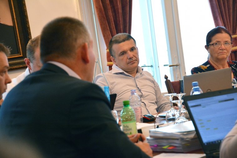 Gálfi Árpád korrupciós ügyeket emleget