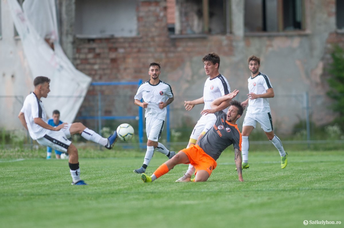 Pörgős játék sok helyzettel és három góllal • Fotó: Barabás Ákos