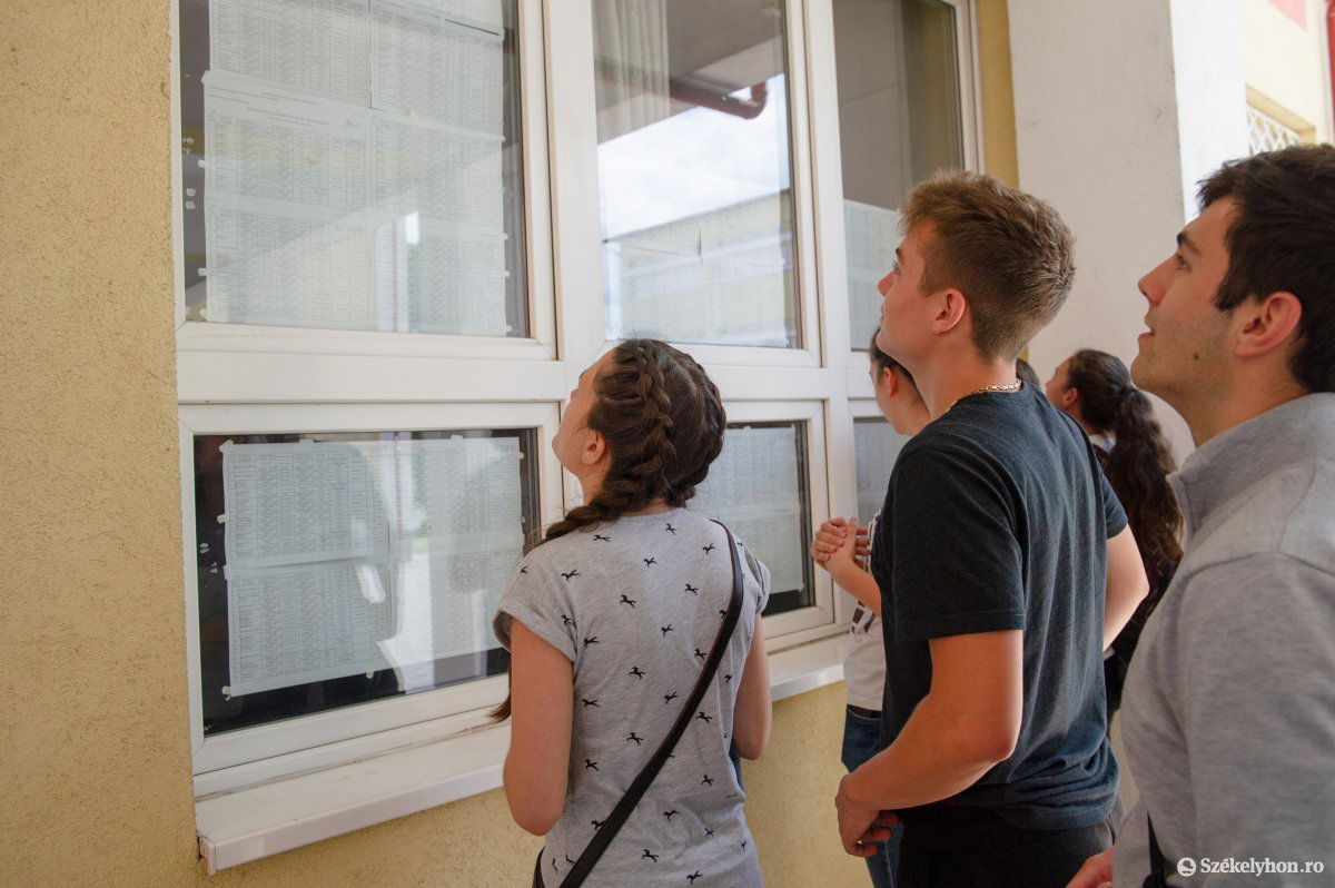 Egyetlen magyar diáknak sem sikerült színtízesre érettségiznie, a székelyföldi megyékben sok helyen gyengén teljesítettek a vizsgázók • Fotó: Beliczay László