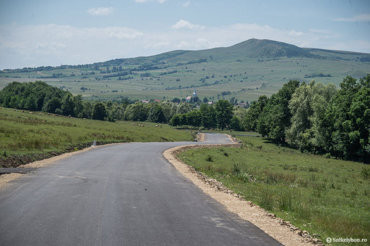 6,7 millió lejből modernizálták a leányerdei utat •  Fotó: Barabás Ákos