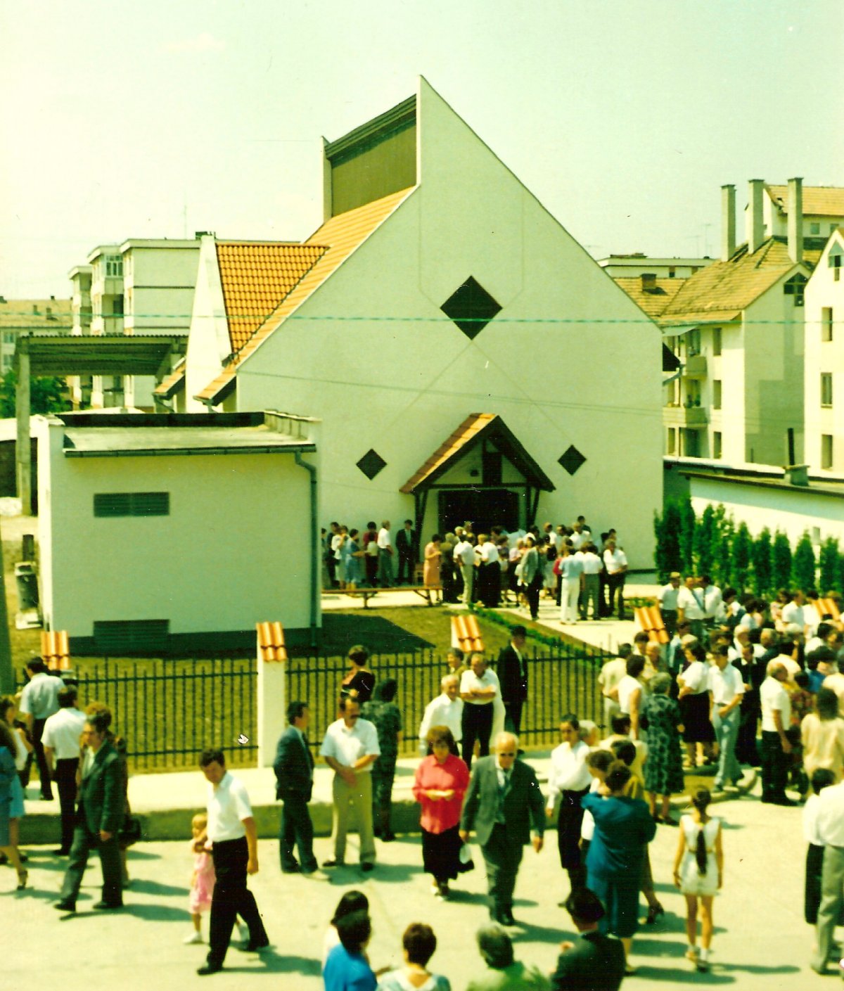 A templomszentelés. Évfordulóin hálát adnak Istennek a lelki hajlékért •  Fotó: Egyházközségi archívum