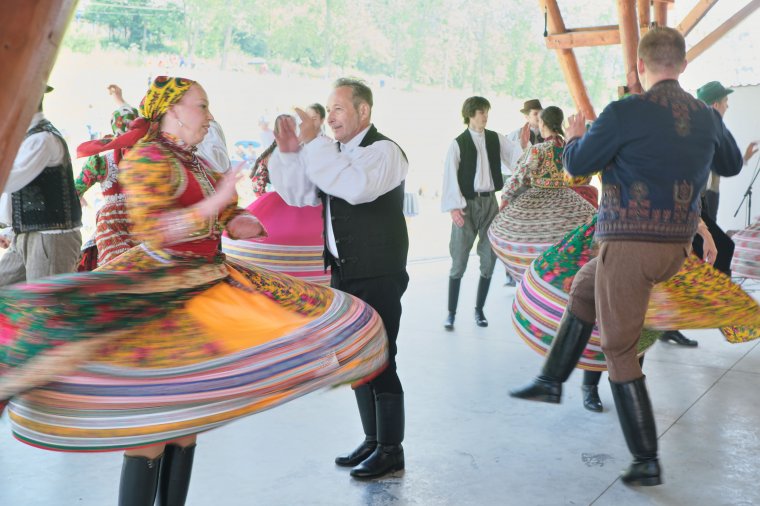 Népi kultúrák találkozása a Szejkén