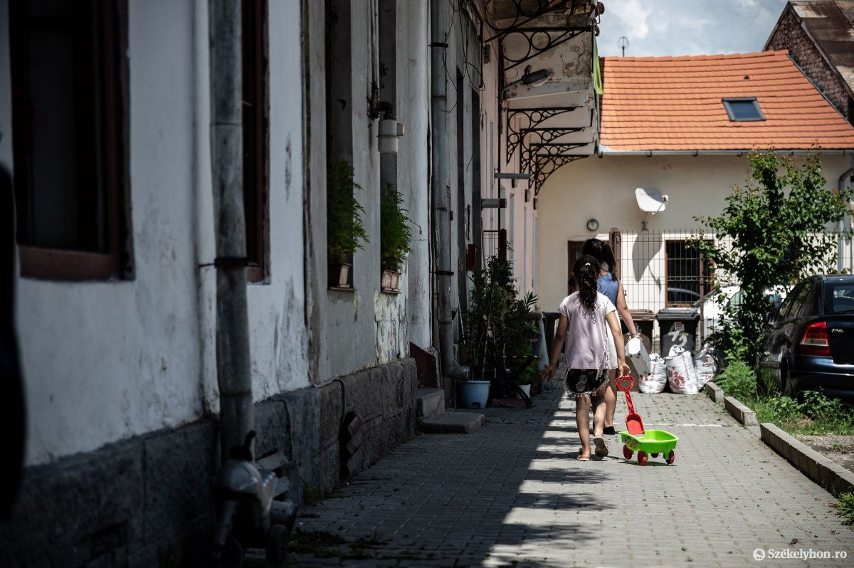 Tizenkét lakásból hármat megvásárolhattak. A többieknek költözniük kell •  Fotó: Barabás Ákos
