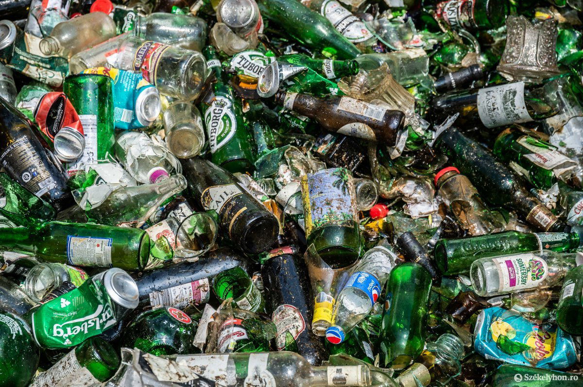 Szakember szerint az üvegnek gyakorlatilag nincs értéke, többe kerül a szállítása, mint amennyit kapnak érte. Képünk illusztráció •  Fotó: Barabás Ákos