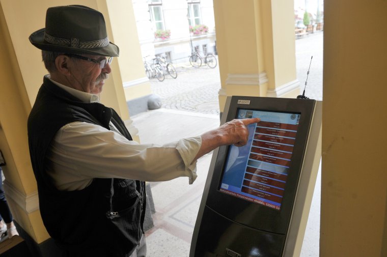 Otthonról kérhető sorszám és időpont az udvarhelyi városházára