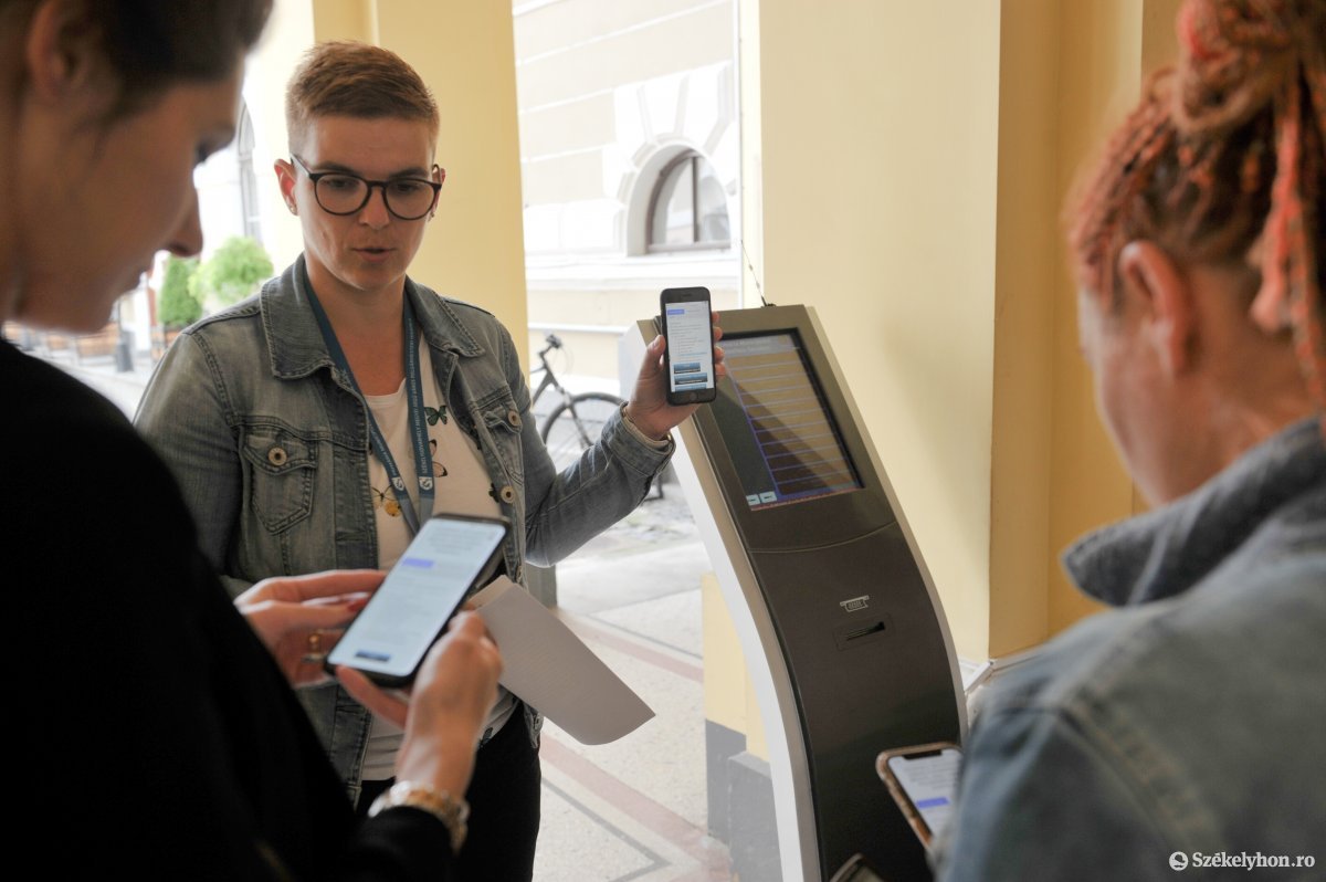 Percek alatt igényelhető sorszám vagy időpont. Csak internetkapcsolatra van szükség •  Fotó: Beliczay László