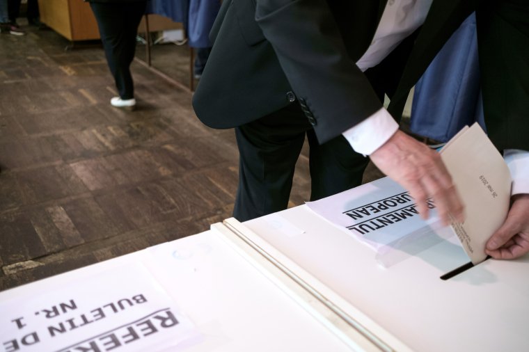 A DNA vizsgálja a voksbotrányt – bűnügyi eljárás a külföldi szavazóköröknél kialakult káosz miatt