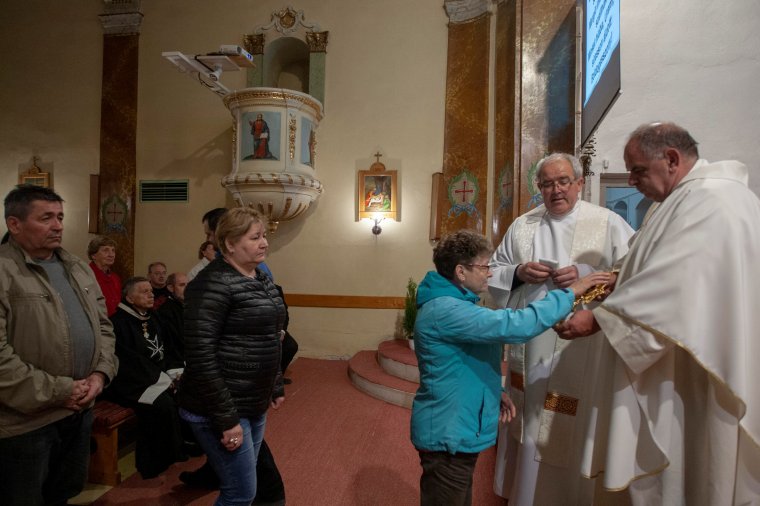 Átadták a székelyeknek a Szent László-ereklyét