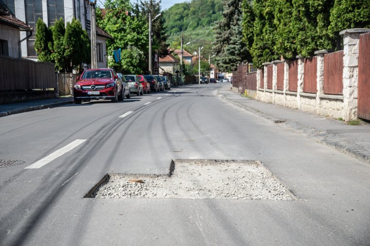 Az ígéretek szerint betömik a javítások után maradt gödröket Székelyudvarhelyen
