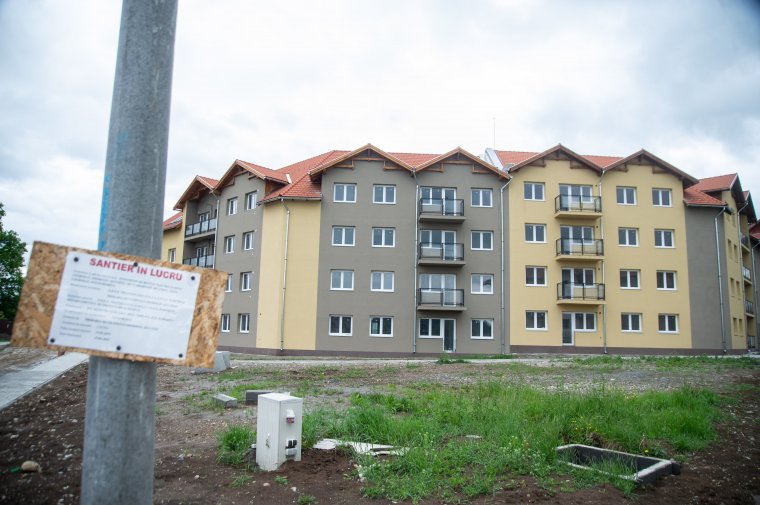 Lesz áramszolgáltatás a szociális tömbházban