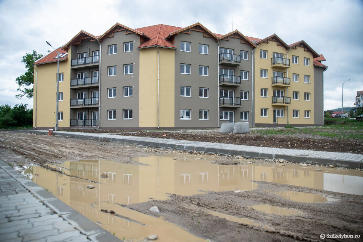 Elkészültek a lakások, mégsem használhatók. Kényszerű várakozás •  Fotó: Barabás Ákos