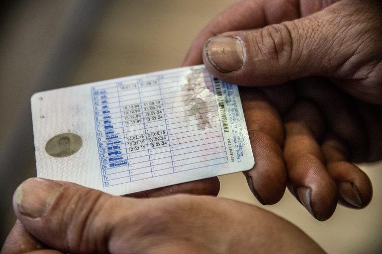 Zavarba ejtő jogosítványcsere: az egyik kategóriát meghosszabbították, a másikat nem