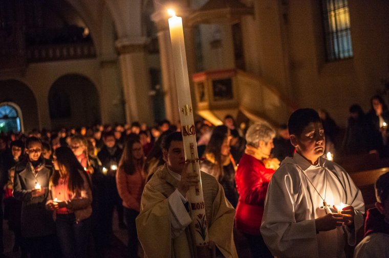 Jézus feltámadását ünnepeljük szombat este