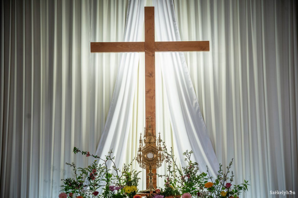 Az irgalmasság elválaszthatatlanul kötődik az Úr feltámadásához. Képünk illusztráció • Fotó: Barabás Ákos