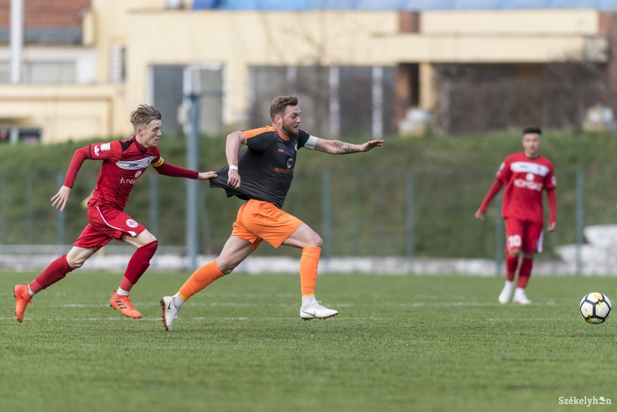 Győzelem esetén megelőzheti ellenfelét az SZFC •  Fotó: Veres Nándor