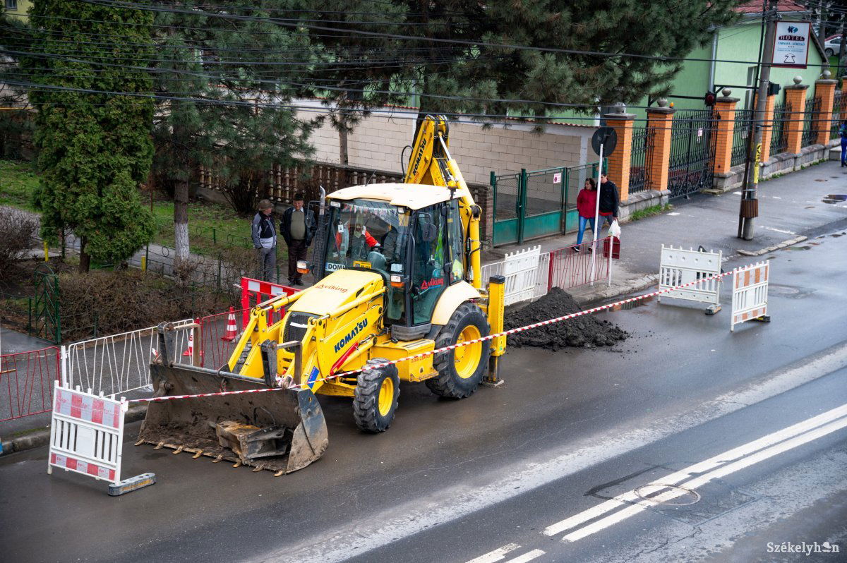 Elhúzódó javítások akadályozzák hónapok óta a közlekedést Székelyudvarhelyen. Elfogyott a türelem •  Fotó: Barabás Ákos