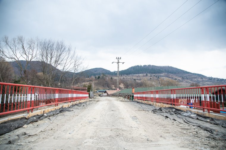 Csak az aszfalt hiányzik a deságkapui hídról