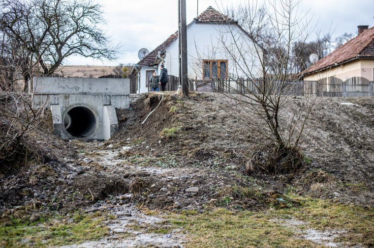 Kompromisszumos megoldás született a vízátfolyóval kapcsolatos gondokra