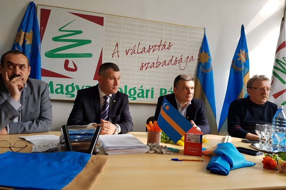 Több ezer székely zászlót kapott adományként az MPP. Bárki igényelhet ezekből •  Fotó: Fülöp-Székely Botond