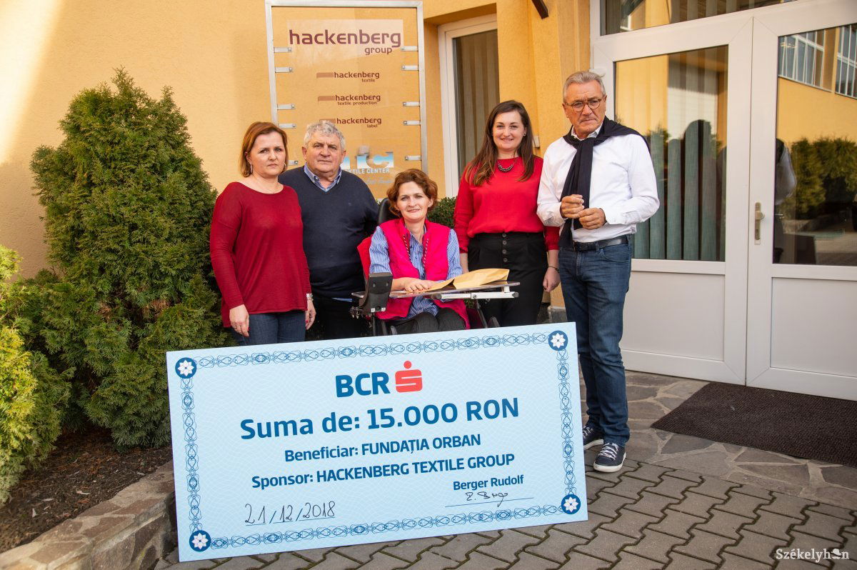 Összesen 15 ezer lejjel támogatta a Hackenberg Textile Group az Orbán Alapítványt •  Fotó: Barabás Ákos