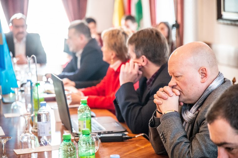 Napi 2500 lejes tartozásba futhat bele Udvarhely egy törvénytelen szerződés miatt