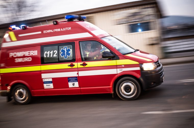 Autóbusszal ütközött egy személygépkocsi Szeben megyében, két személy életét vesztette