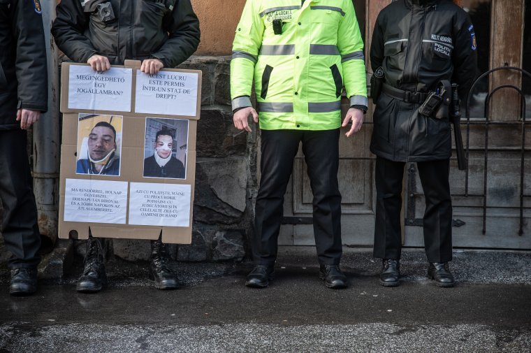 Házi őrizetbe helyezték a rendőrverőt