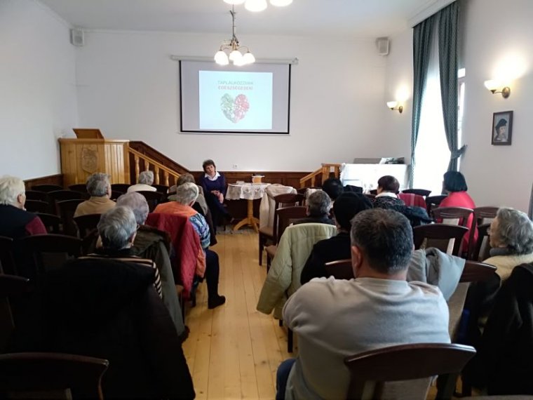 Gúzsba kötött közélet