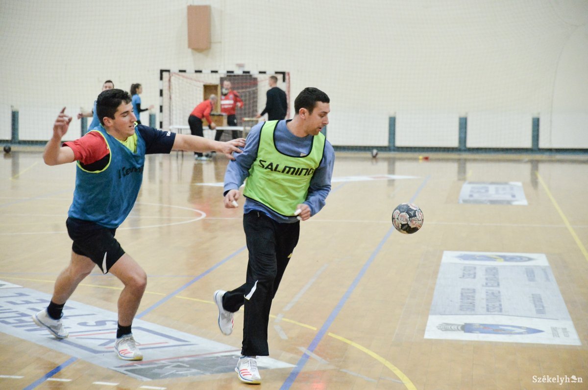 A felkészülés alatt nem volt mindig teljes a keret •  Fotó: Barabás Ákos