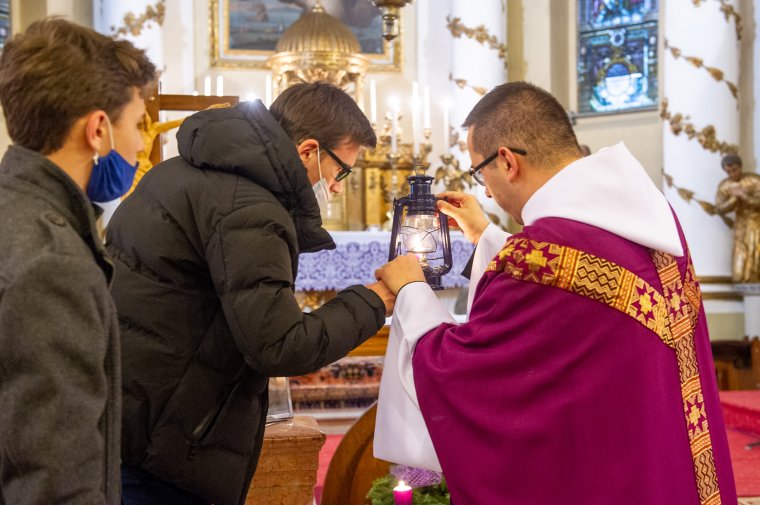 Nem tudta a betlehemi békeláng útját szelni a világjárvány