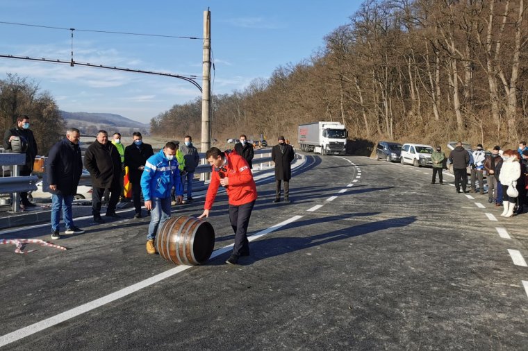 Átadták a forgalomnak az új décsfalvi hidat