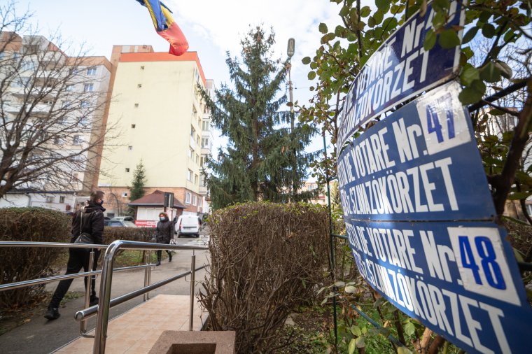 Barna Gergő szociológus: a gyengébb magyar részvételnek kihatása lehet az esti eredményekre