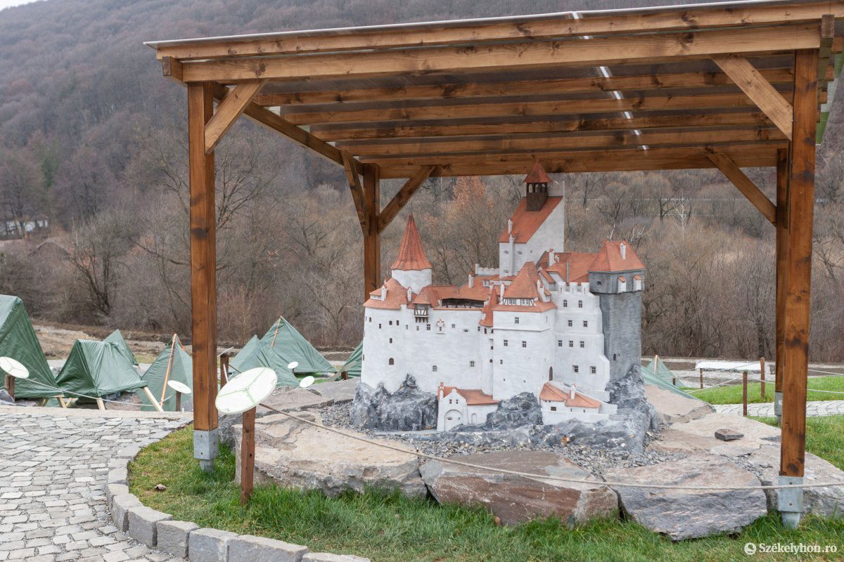 Székelyföld egyik kincse a szejkefürdői Mini Erdély Park. Tavasztól fogadja újra a látogatókat •  Fotó: Erdély Bálint Előd