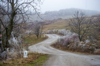 Még mindig elenyésző az autópályák aránya a romániai közúthálózatban, rengeteg a kaviccsal burkolt vagy földút