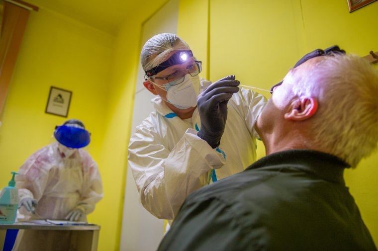 Negatív teszttel rövidíthető lesz az angliai karantén