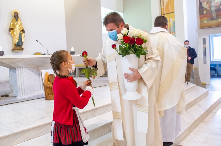 Szent Erzsébet-napi kenyér- és rózsaáldás Székelyudvarhelyen